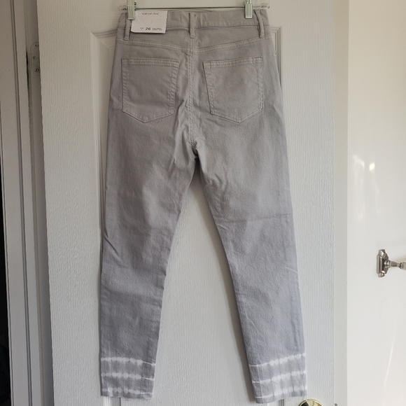LOFT cropped grey demin pants. Size 2/26. Tie die detail on frayed bottom. New! - Picture 5 of 8